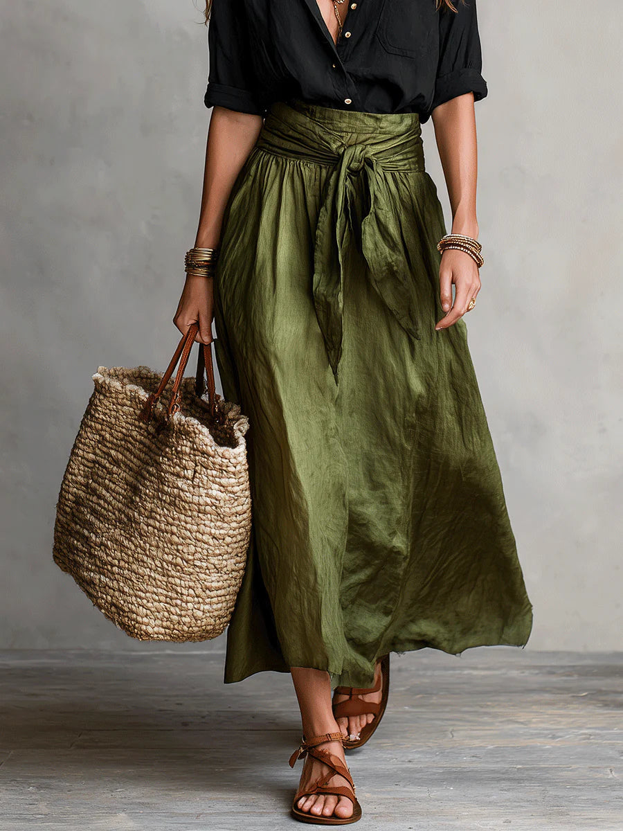 Vera™ | Set van twee delen: zwart t-shirt en olijfgroene midi rok