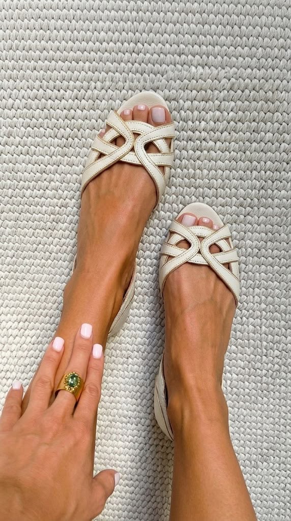 Van Elst Mode® | Elegante Crème Gevlochten Sandalen
