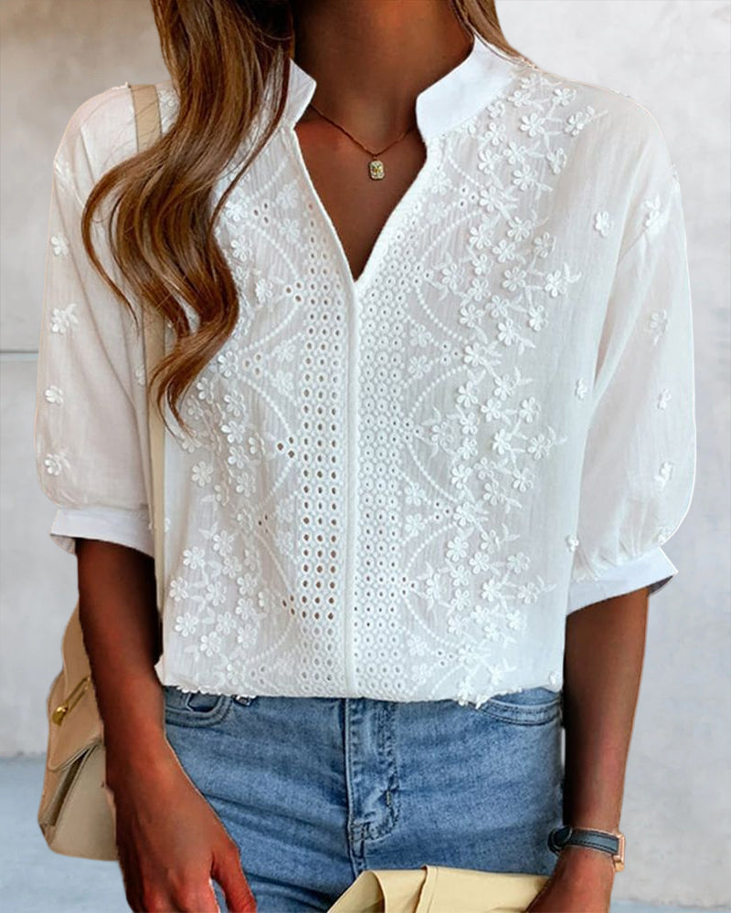 Van Elst Mode® |Blouse met V-hals en pofmouwen met kantdecoratie
